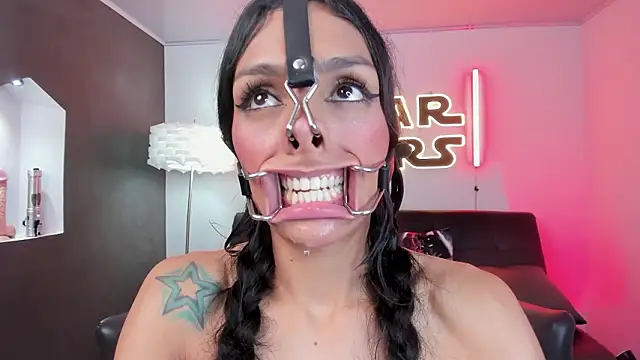 miss___evangeline Adlı Modelin Canlı XXX Sohbeti