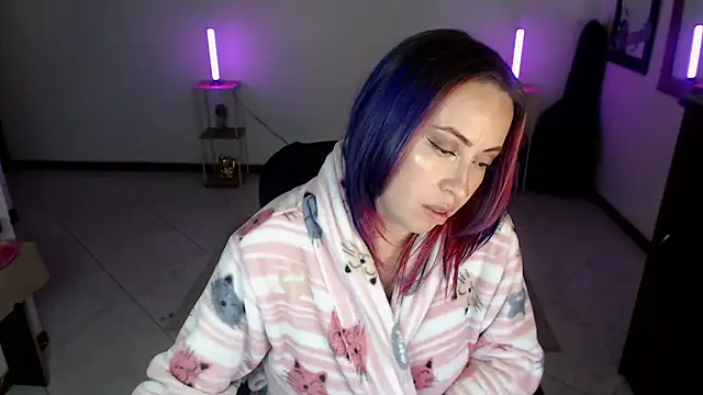 charlottezoe15 Adlı Modelin Canlı XXX Sohbeti