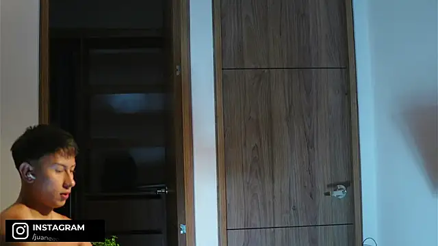 DeusbelliS Adlı Modelin Canlı XXX Sohbeti