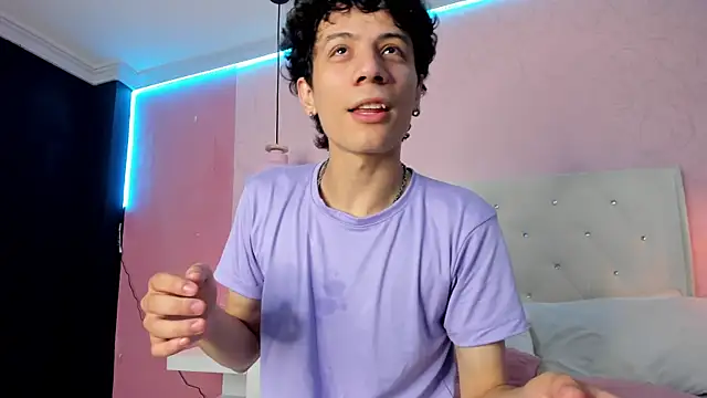 LeoFeniix Chat XXX live