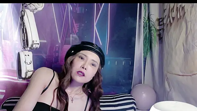 lenanane0126 Adlı Modelin Canlı XXX Sohbeti