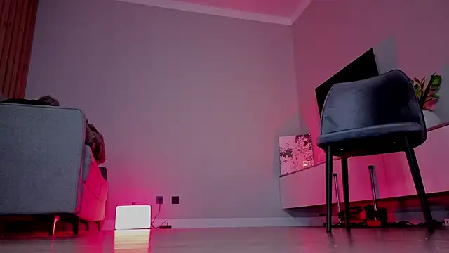 Онлайн чат XXX RileyMee