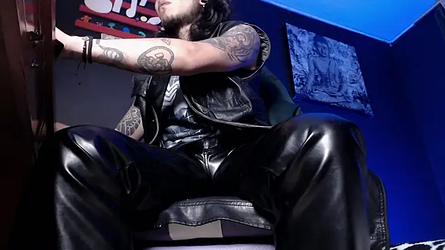 Dicaprioo_ Adlı Modelin Canlı XXX Sohbeti