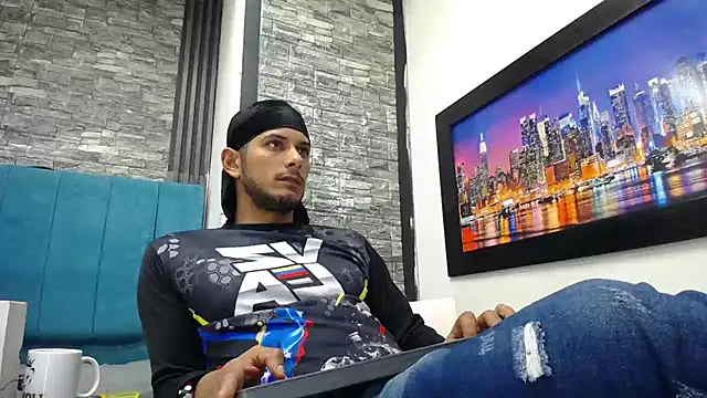 Chris_Dick23: διαδικτυακό σόου στην κάμερα