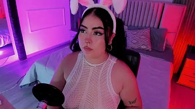 Emberrvelvet's Live XXX Chat