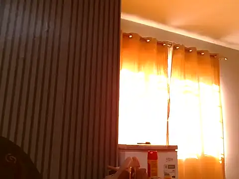 Pertunjukan Kamera Web ROYALASS25