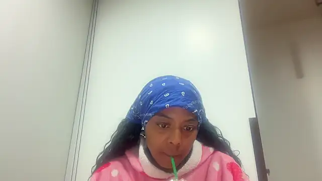 Chat XXX ao vivo de ChocolateCakeQueen