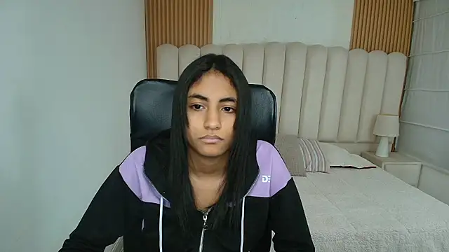 Онлайн чат XXX shaneelle