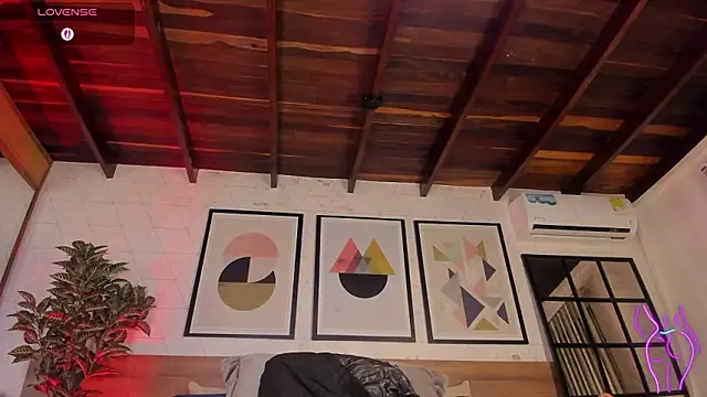 MiaKay1 Adlı Modelin Canlı XXX Sohbeti