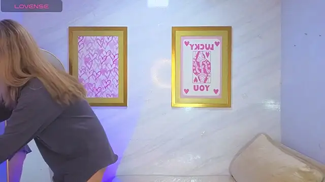 Evy_Luxx_vのライブXXXチャット