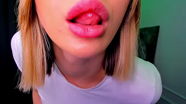 SelenaeMoore Adlı Modelin Canlı XXX Sohbeti