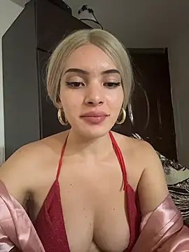 romanovanita: διαδικτυακό σόου στην κάμερα