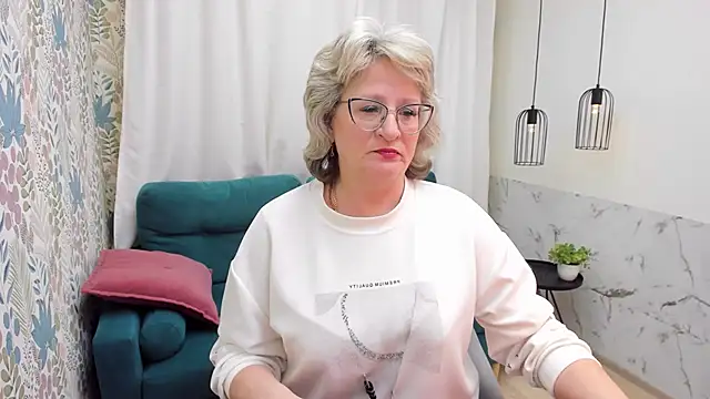 EvelynJoyful Webcam-Show