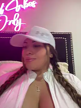 sexyyykloee 网络视讯表演