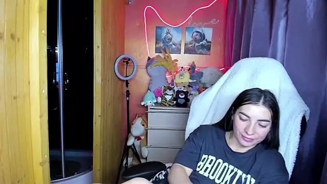 Živý XXX chat Fiery_Brunette_