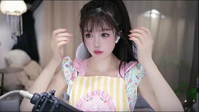 แชท XXX สดของ Cecily