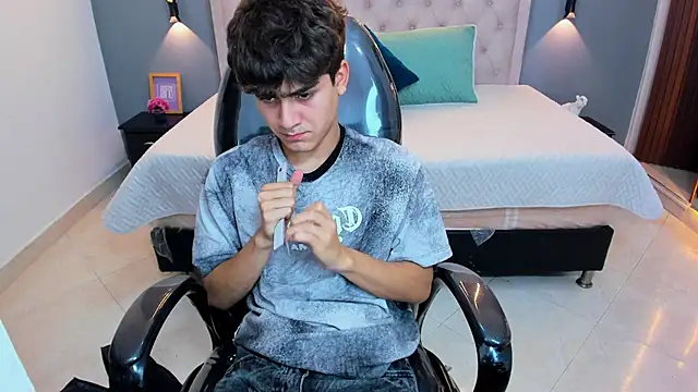 Tommy18__ Live XXX-chat