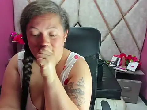 Sarah_Boobs_ Adlı Modelin Canlı XXX Sohbeti