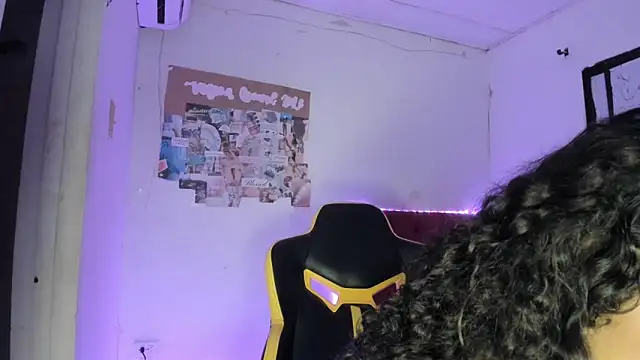 emily_stars1 即時 XXX 聊天