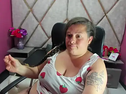 Sarah_Boobs_ Adlı Modelin Canlı XXX Sohbeti