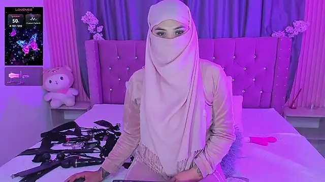 Nayla-Mouna Pertunjukan Webcam