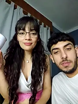 VelvetSolez élő XXX-chatje