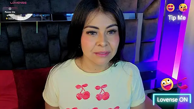 Aniajoness_ Adlı Modelin Canlı XXX Sohbeti