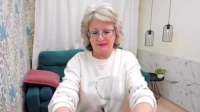 EvelynJoyful 即時 XXX 聊天