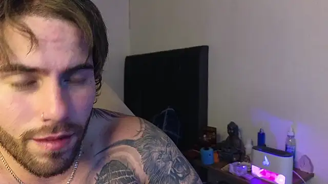 Ades_Lowe's Live XXX Chat