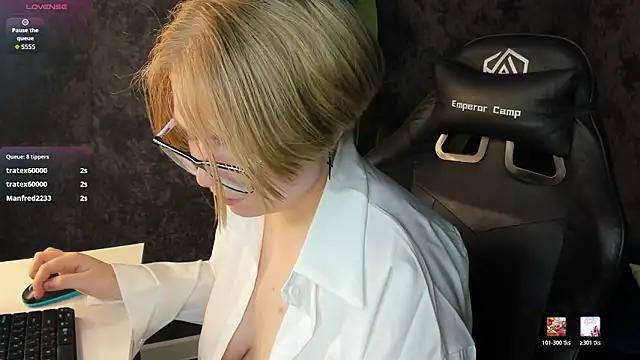 Онлайн чат XXX Lauraaa_Smith