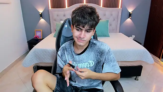 Chatroom XXX en direct de Tommy18__