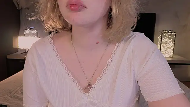 ELLIEJAY élő XXX-chatje