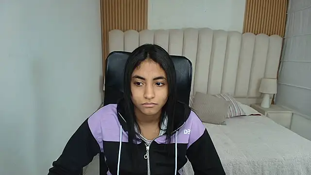 shaneelle Adlı Modelin Canlı XXX Sohbeti