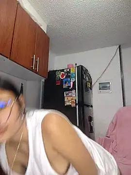 NayeCloud Live XXX Chat