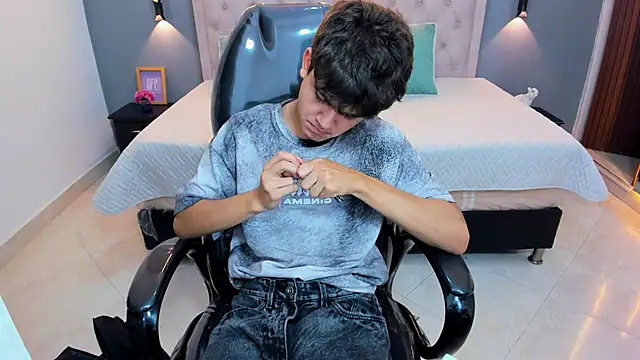 Živý XXX chat Tommy18__