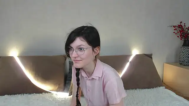 ThoraMarolaのライブXXXチャット