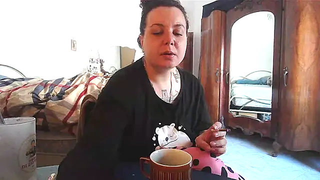 AliceBehind Webcam show