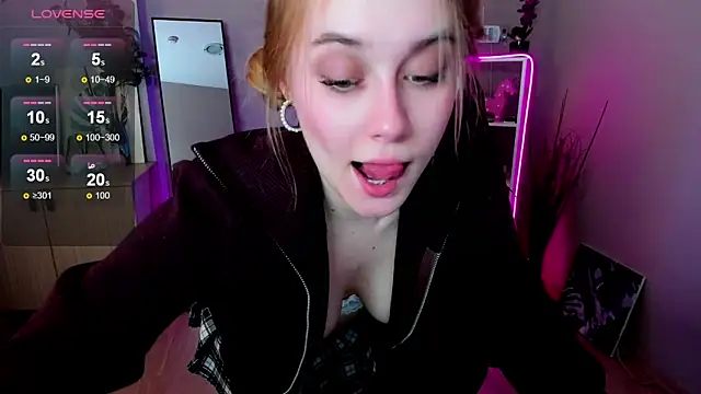 LianaBright élő XXX-chatje