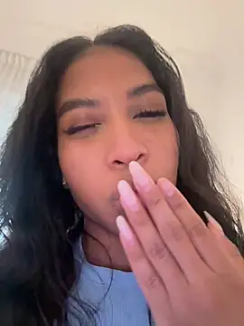 IamCrystal2 Show in webcam