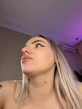 HugeBoobsAliceのライブXXXチャット