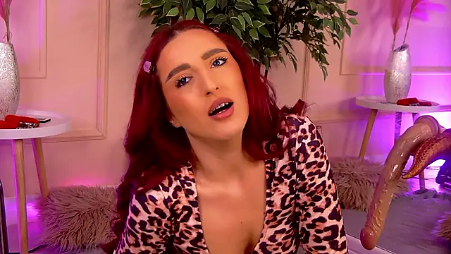 CrystalReddn Live XXX chat