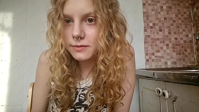 Kira_Wonderfullina webkamerás műsora