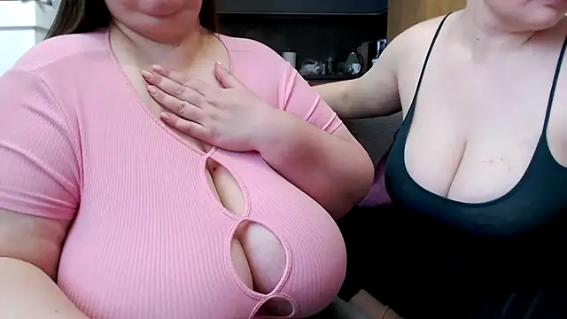 4NaturalBigTits' Live XXX Chat