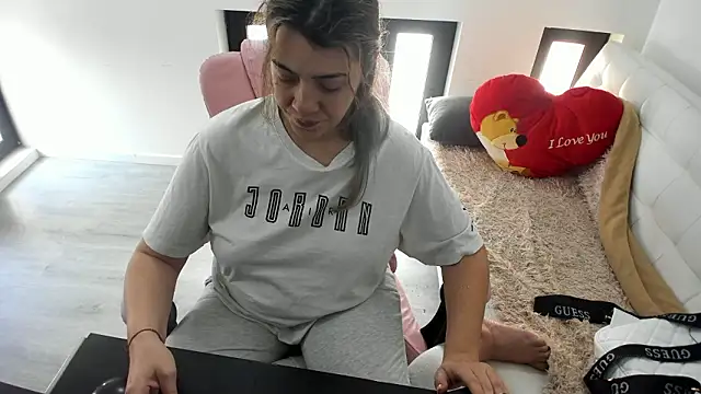 Dyana_Kaylinn Adlı Modelin Canlı XXX Sohbeti