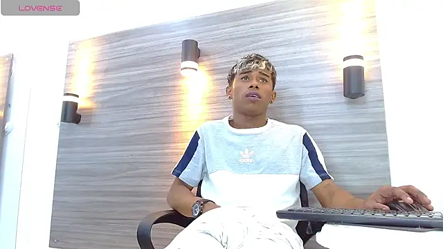 TonnyMarck Show in webcam