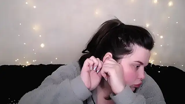 Emily_Mo Adlı Modelin Canlı XXX Sohbeti