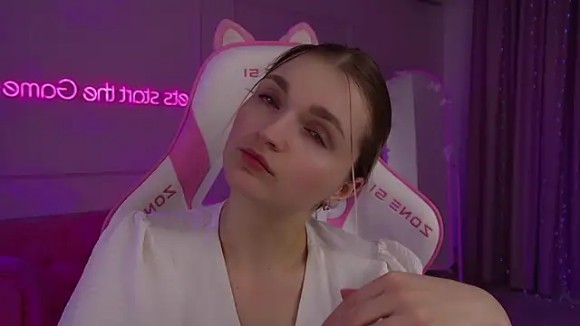 AnnyRaii Adlı Modelin Canlı XXX Sohbeti