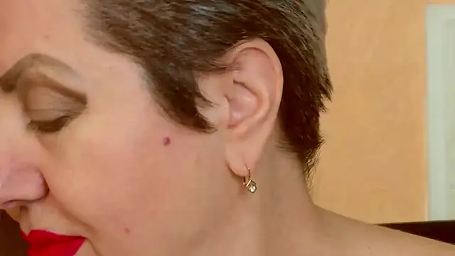 LadyPosh Adlı Modelin Canlı XXX Sohbeti