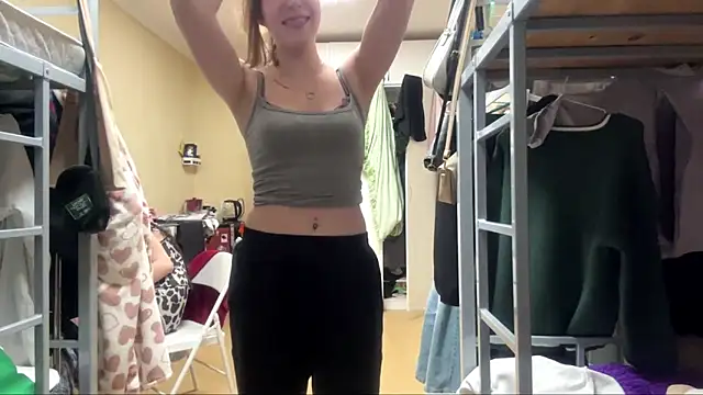 AquilineOrites' Live XXX Chat