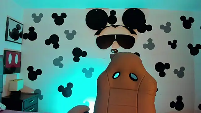 Webkamerová show AdharaSkinny_